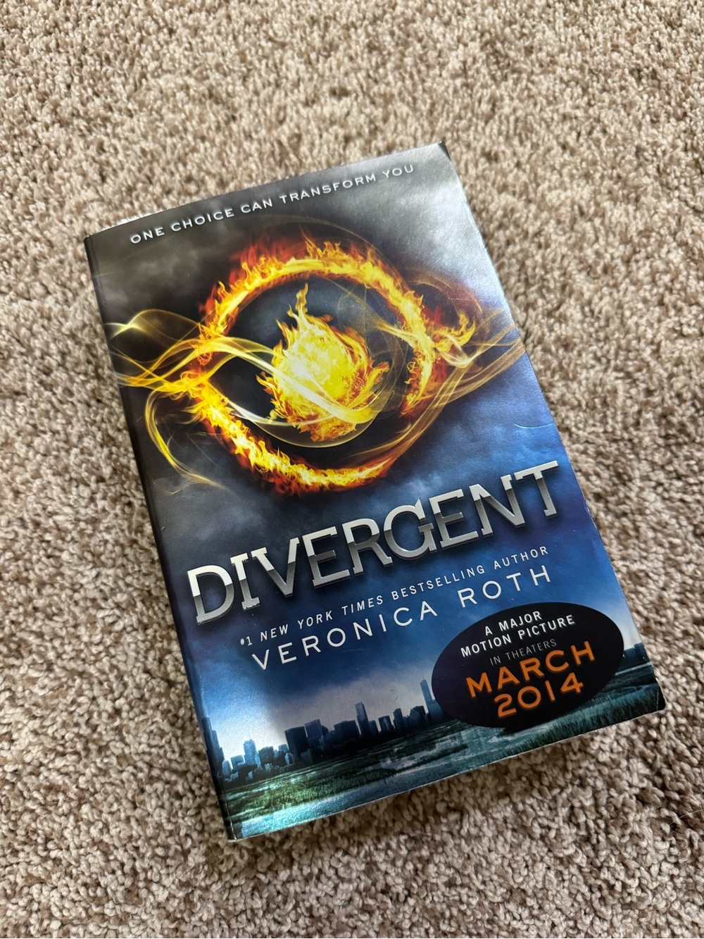 Divergent by Veronica Roth - Blue Cover with Fiery Emblem